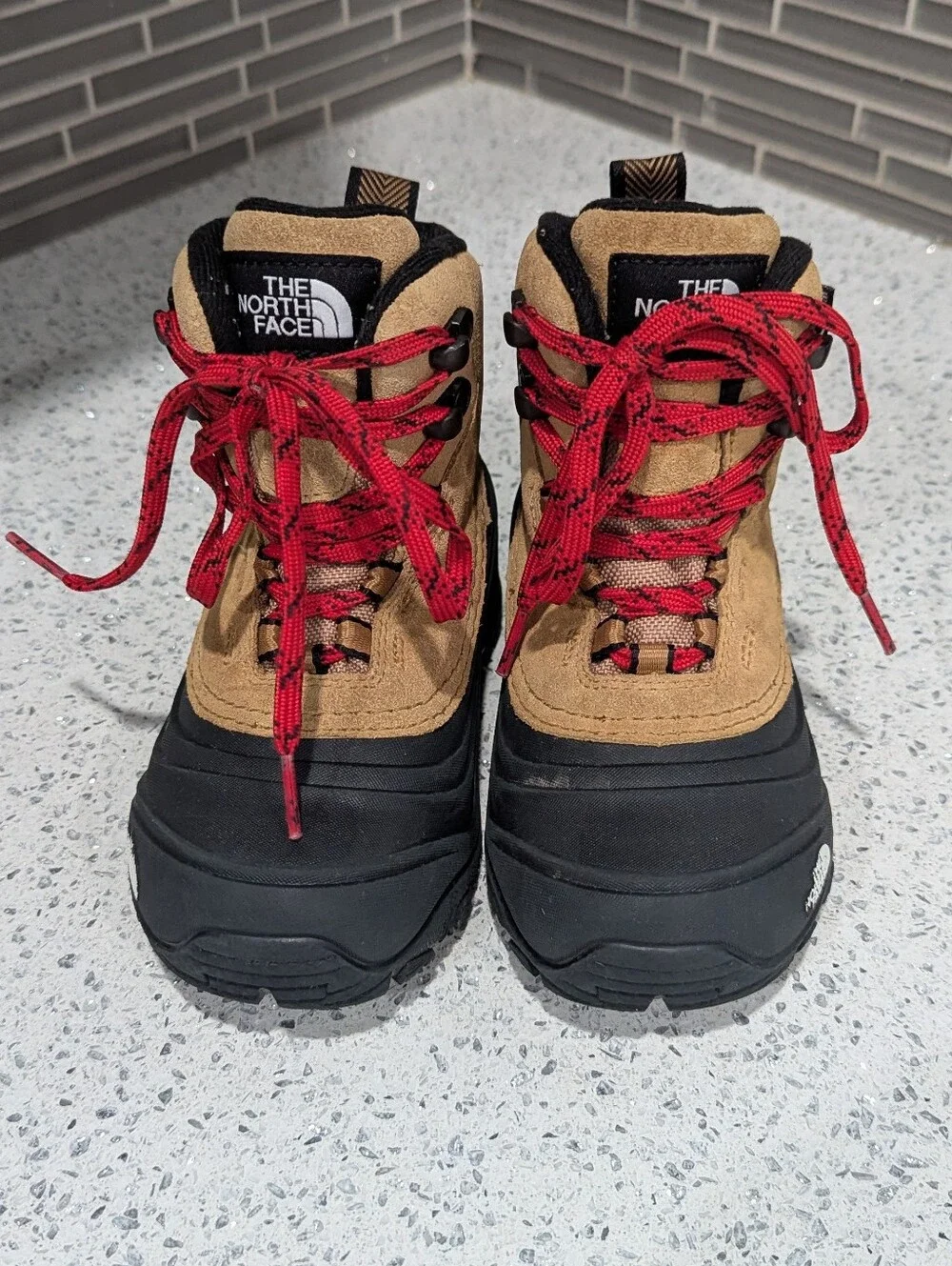 The North Face kids Chilkat V Lace Waterproof Hiking Boots Brown Black Size 12